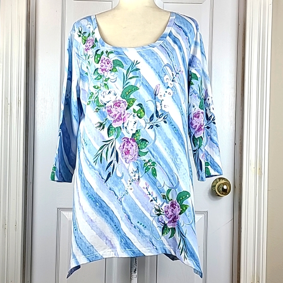 Collections Etc Tops - Collections Etc Assymetrical Hem Floral Blouse